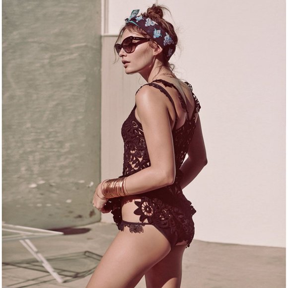 [SOLD] FLL “Riviera” crochet coverup LBD—LIKE NEW - Picture 6 of 8